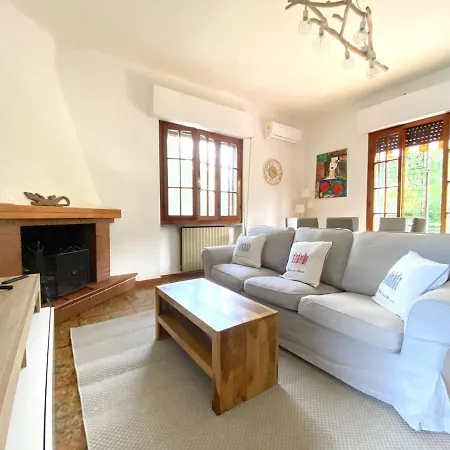 Сasa de vacaciones Dei Marmi With Large Private Garden, Near The *