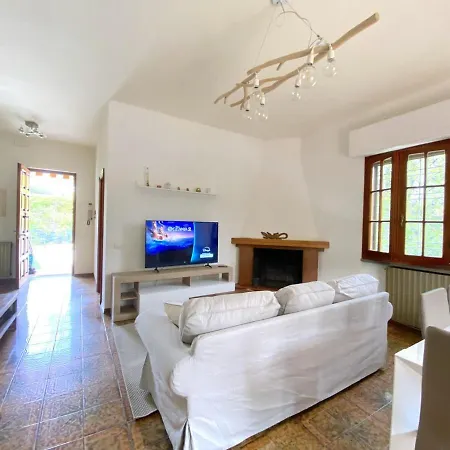 Dei Marmi With Large Private Garden, Near The Сasa de vacaciones