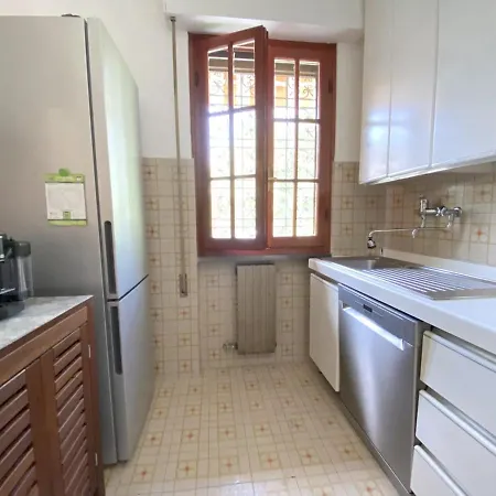 Dei Marmi With Large Private Garden, Near The Forte dei Marmi