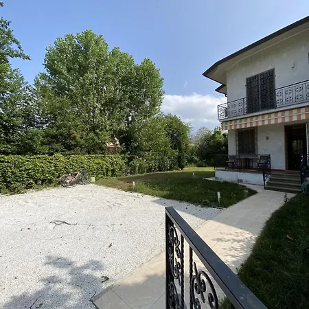 Dei Marmi With Large Private Garden, Near The * Forte dei Marmi